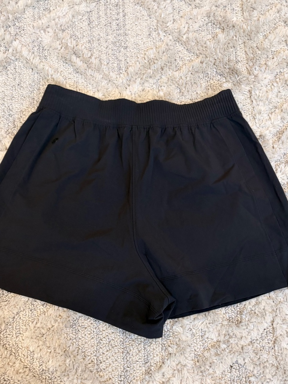 Stretch Woven Relaxed-Fit High-Rise Short 4" in Black - Size Large - Picture 2 of 5